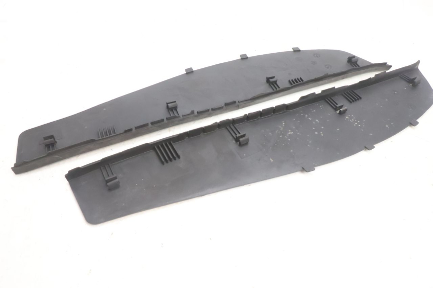 photo de FLOOR PANEL RUBBER PIAGGIO X9 AMALFI 180 (2000 - 2003) - Fixing points details