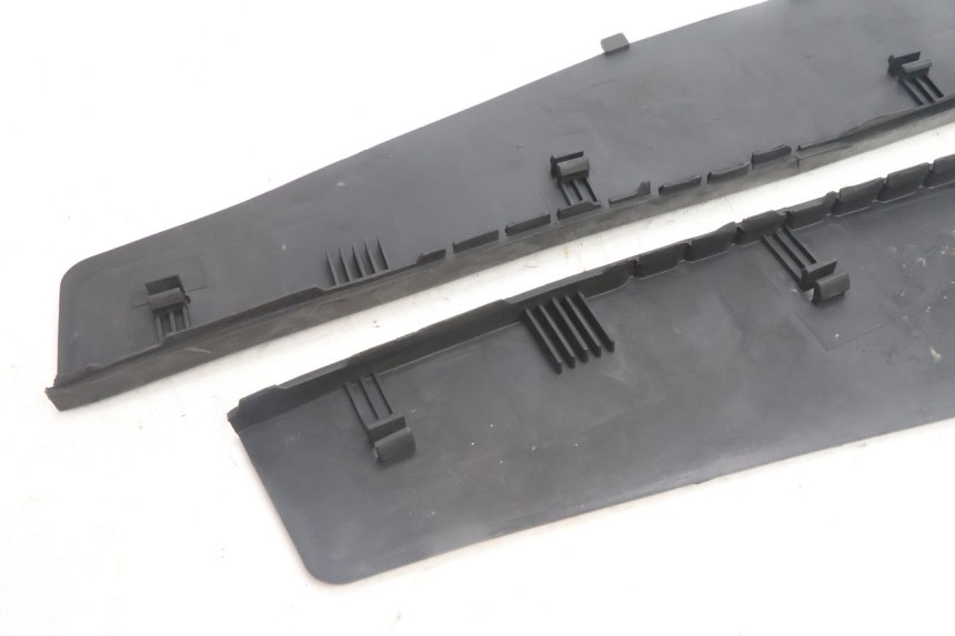 photo de FLOOR PANEL RUBBER PIAGGIO X9 AMALFI 180 (2000 - 2003) - Surface and material condition