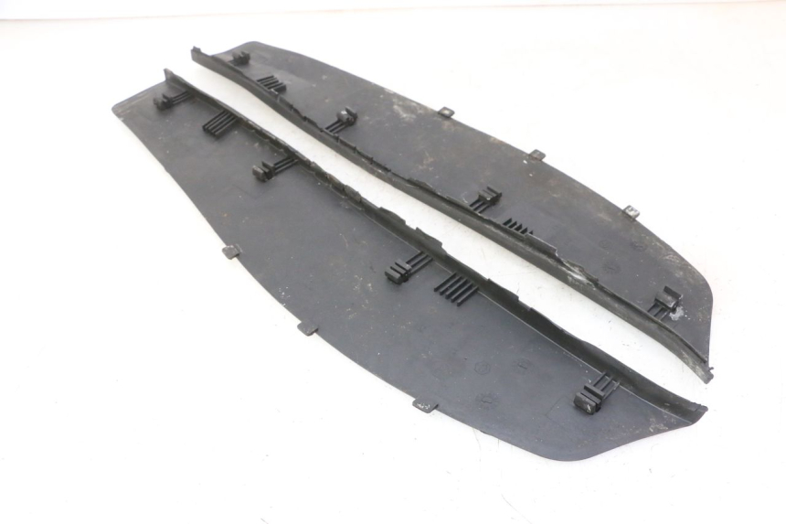 photo de FLOOR PANEL RUBBER PIAGGIO X9 EVOLUTION 125 (2003 - 2007) - Zoom on usage condition