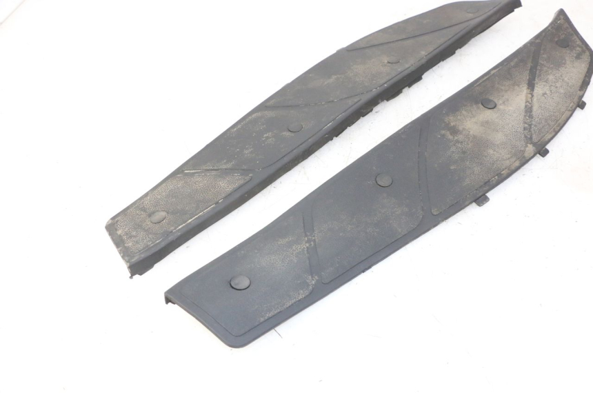 photo de FLOOR PANEL RUBBER PIAGGIO X9 EVOLUTION 125 (2003 - 2007) - Fixing points details