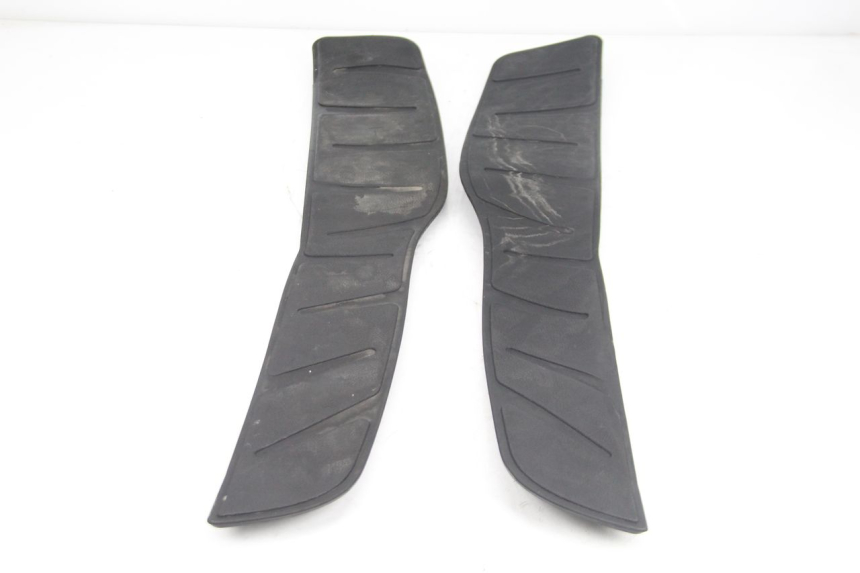 photo de FLOOR PANEL RUBBER PIAGGIO XEVO - X EVO 125 (2007 - 2017) - Zoom on usage condition