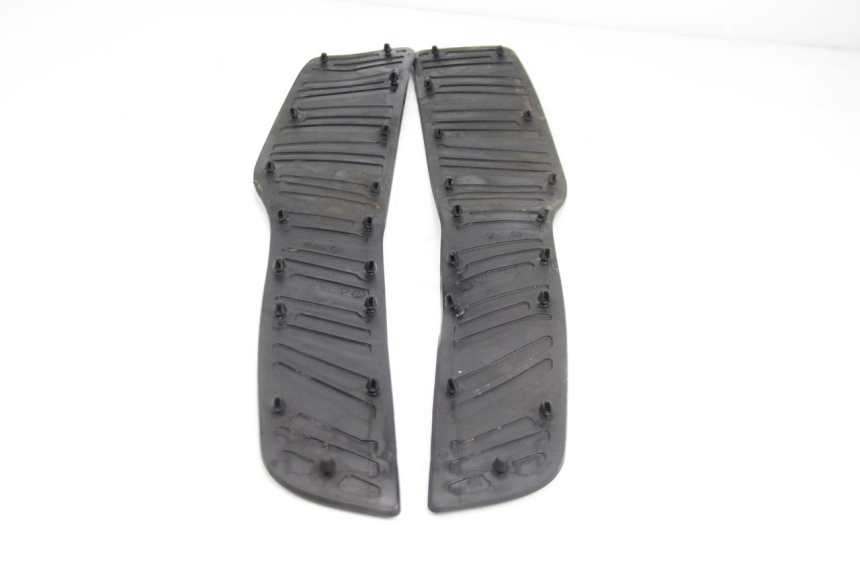 photo de FLOOR PANEL RUBBER PIAGGIO XEVO - X EVO 125 (2007 - 2017) - Alternative perspective