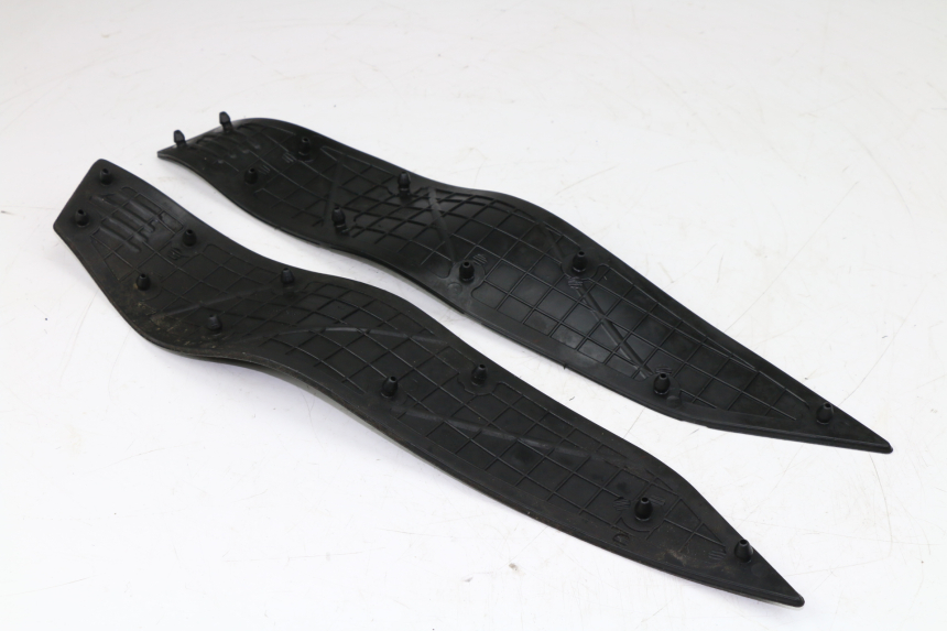 photo de FLOOR PANEL RUBBER YAMAHA X-MAX 250 (2007 - 2009) - Alternative perspective