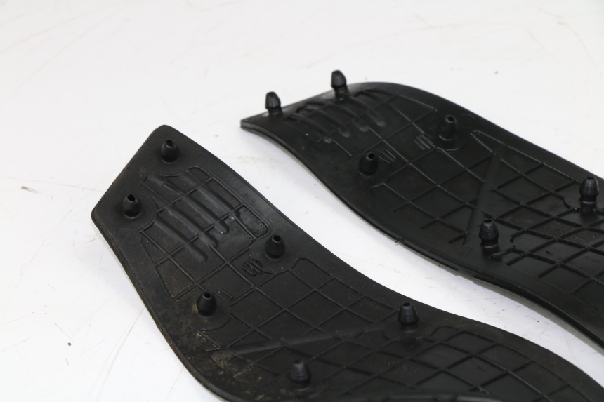 photo de FLOOR PANEL RUBBER YAMAHA X-MAX 250 (2007 - 2009) - Markings and original references
