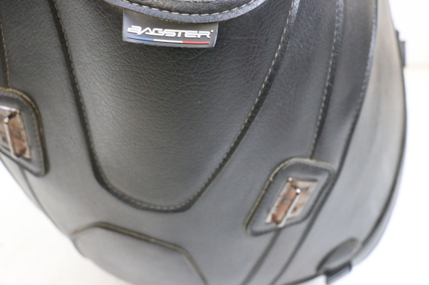 photo de FUEL TANK COVER BMW R GS 1250 (2021 - 2024) - Zoom on usage condition