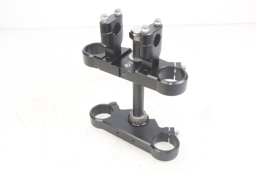 photo de FORK HEAD YCF R-START 125 - Fixing points details