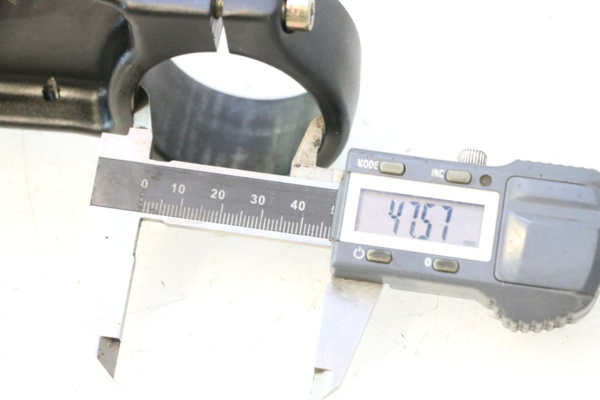 photo de FORK HEAD APOLLO RFZ 150 - Component detail