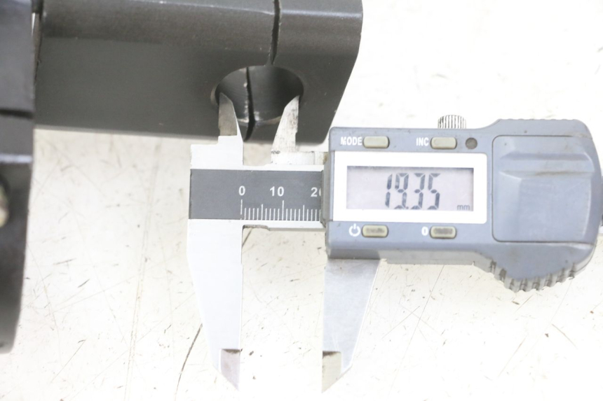 photo de UPPER FORK YOKE APOLLO RFZ 125 - Component detail