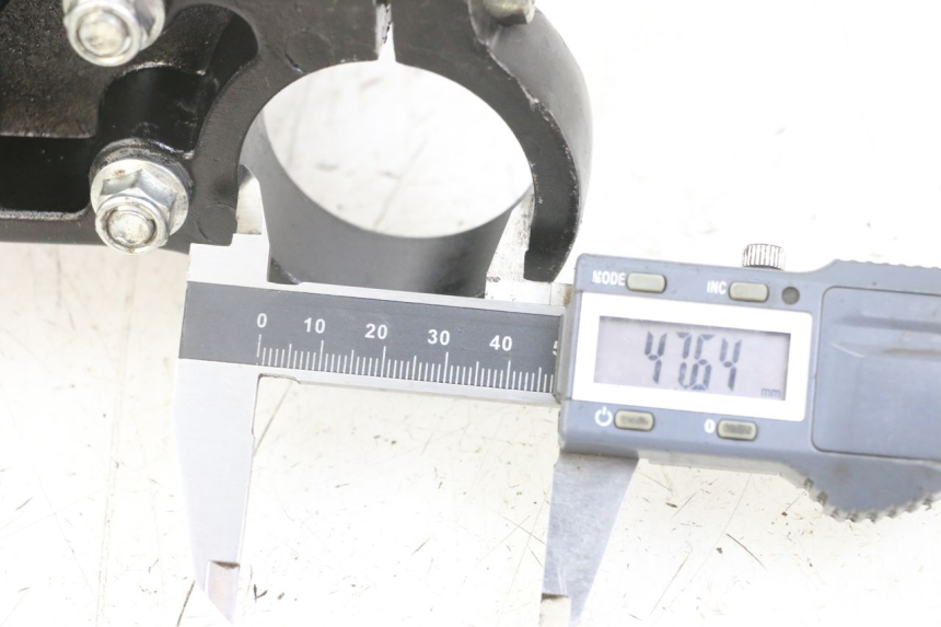 photo de UPPER FORK YOKE APOLLO RFZ 125 - Zoom on usage condition