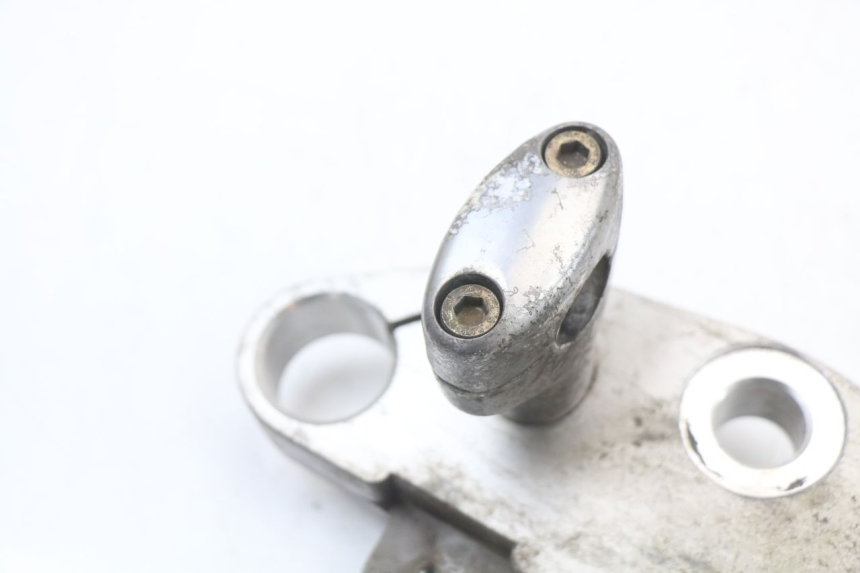 photo de UPPER FORK YOKE HYOSUNG GV AQUILA 125 (2000 - 2009) - Alternative perspective