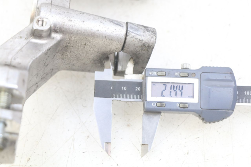 photo de UPPER TRIPLE CLAMP SUZUKI BURGMAN 650 (2002 - 2004) - Component detail