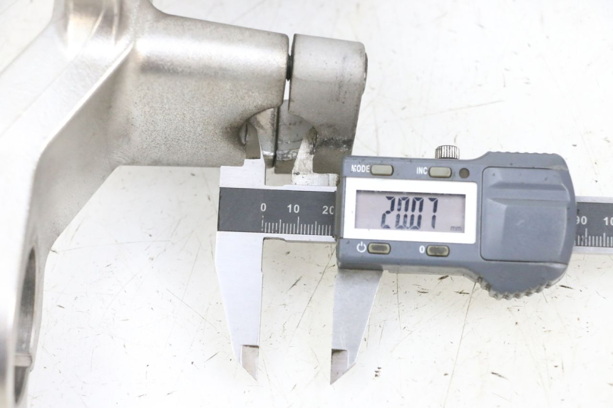 photo de UPPER FORK YOKE SUZUKI BURGMAN 650 (2013 - 2020) - Component detail