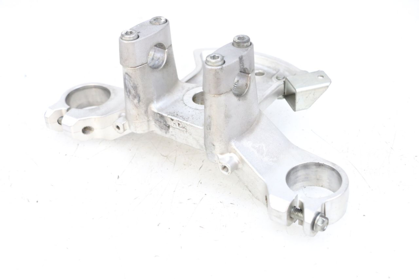 photo de UPPER FORK YOKE SUZUKI BURGMAN 650 (2013 - 2020) - Fixing points details