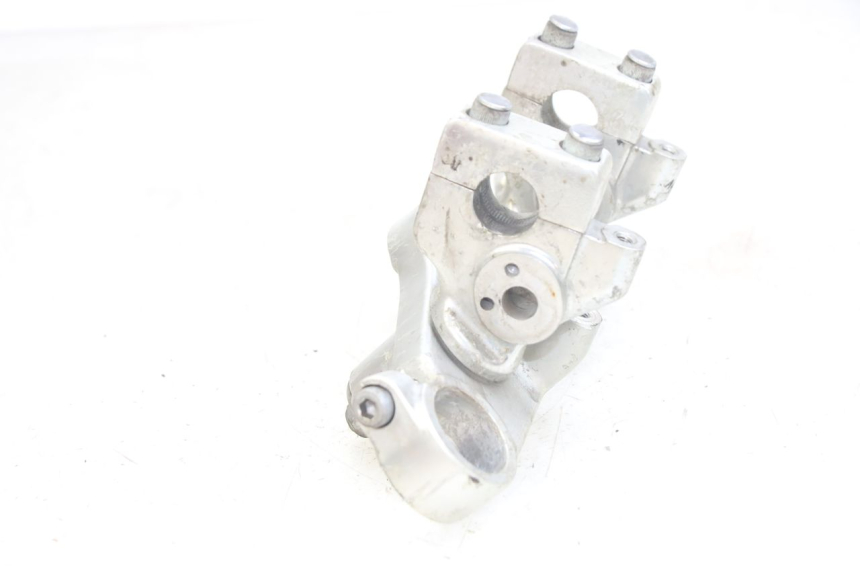 photo de UPPER TRIPLE CLAMP HONDA CA REBEL 125 (1995 - 2001) - Alternative perspective