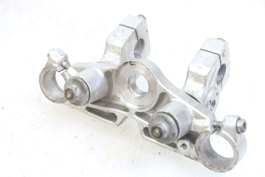 photo de UPPER TRIPLE CLAMP HONDA CA REBEL 125 (1995 - 2001) - Technical close-up