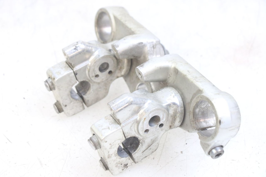 photo de UPPER TRIPLE CLAMP HONDA CA REBEL 125 (1995 - 2001) - Fixing points details