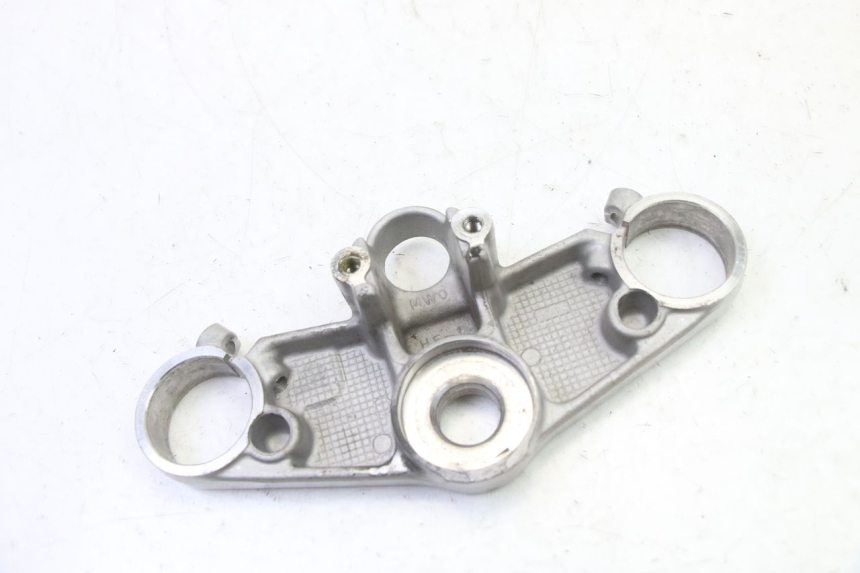 photo de UPPER FORK YOKE HONDA CBR RR FIREBLADE 900 (1992 - 1994) - Alternative perspective