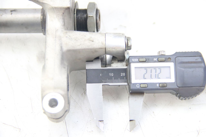 photo de UPPER TRIPLE CLAMP HONDA CRF CR-F 100 (2004 - 2013) - Zoom on usage condition