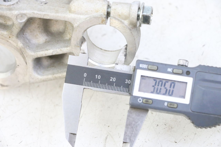 photo de UPPER FORK YOKE HONDA CRF-F CRF F 110 (2019 - 2022) - Zoom on usage condition