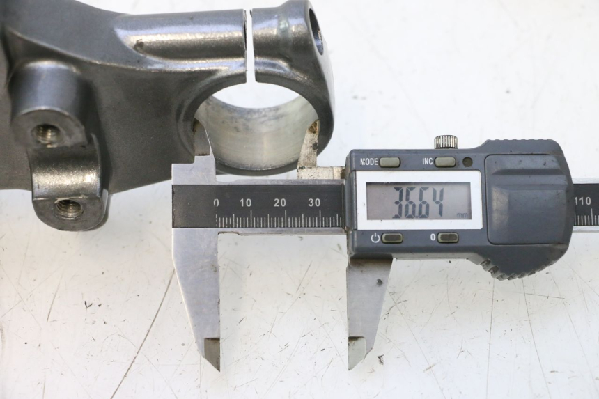 photo de UPPER FORK YOKE HM HONDA CRM DERAPAGE RR 50 (2006 - 2017) - Component detail