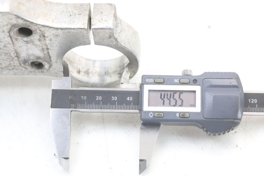 photo de UPPER TRIPLE CLAMP LONCIN DIRT BIKE 125 - Technical close-up