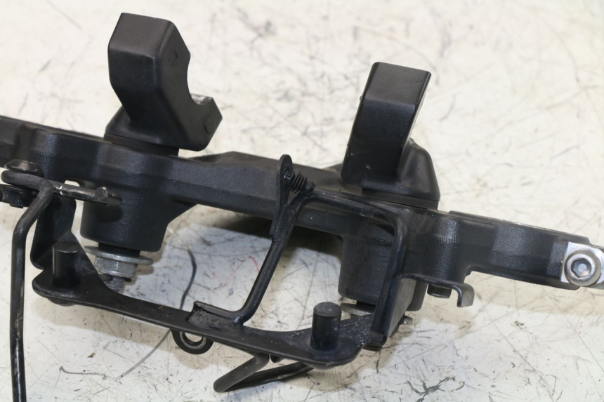 photo de UPPER FORK YOKE KAWASAKI ER-6 ER6 F 650 (2009 - 2011) - Technical close-up