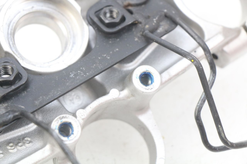 photo de UPPER FORK YOKE YAMAHA FJR ABS 1300 (2016 - 2020) - Technical close-up