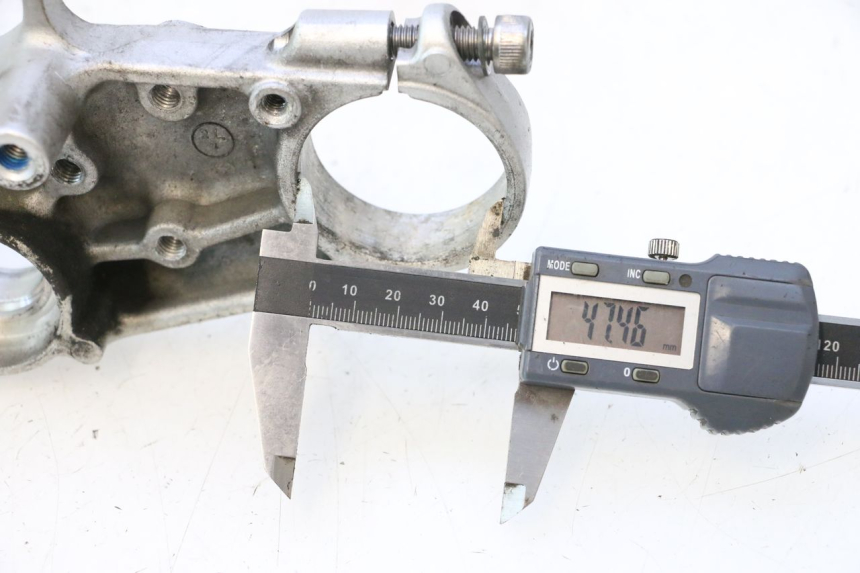 photo de UPPER FORK YOKE YAMAHA FJR 1300 (2001 - 2005) - Component detail