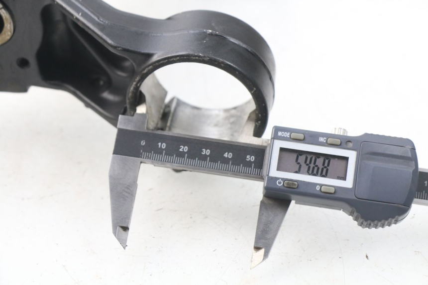 photo de UPPER FORK YOKE YAMAHA FZ8 800 (2010 - 2016) - Zoom on usage condition