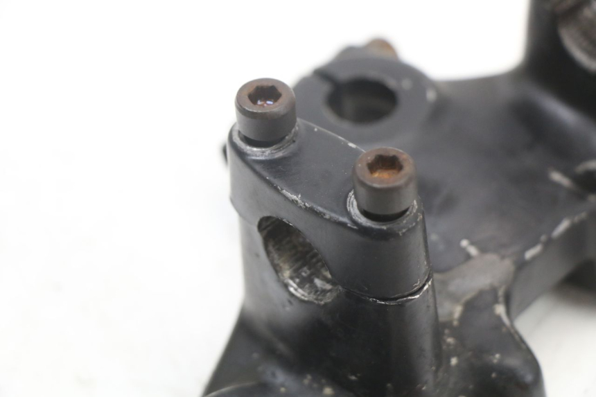 photo de UPPER FORK YOKE SUZUKI GSX E 250 (1982 - 1983) - Technical close-up