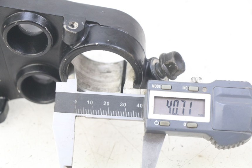 photo de UPPER TRIPLE CLAMP SUZUKI GSX-F GSX  F 1100 (1988 - 1994) - Component detail