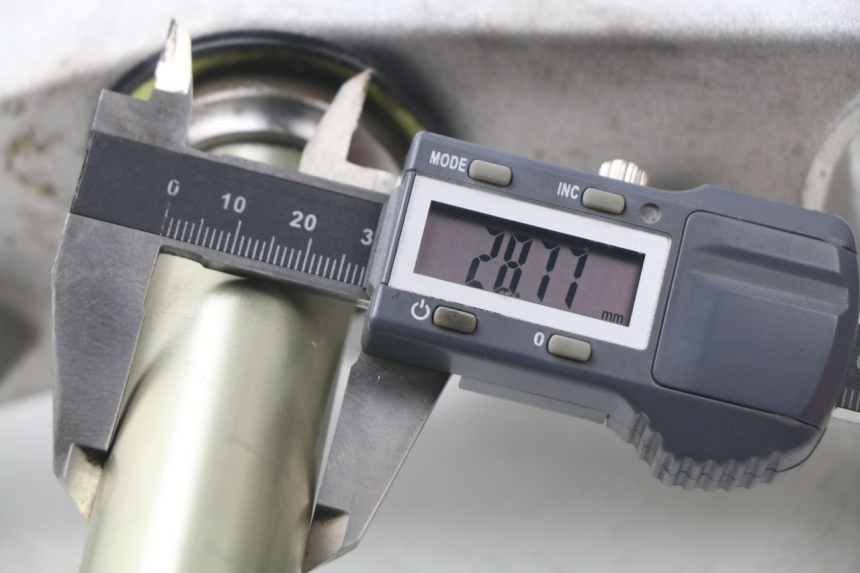 photo de UPPER FORK YOKE SUZUKI GSX-R GSXR K16 1000 (2012 - 2016) - Technical close-up