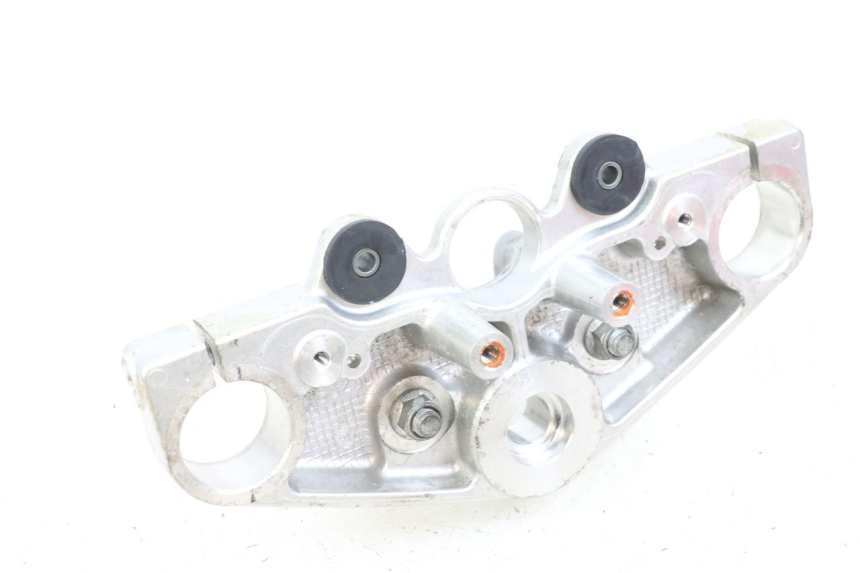 photo de UPPER FORK YOKE SUZUKI GZ MARAUDER 125 (1998 - 2004) - Alternative perspective