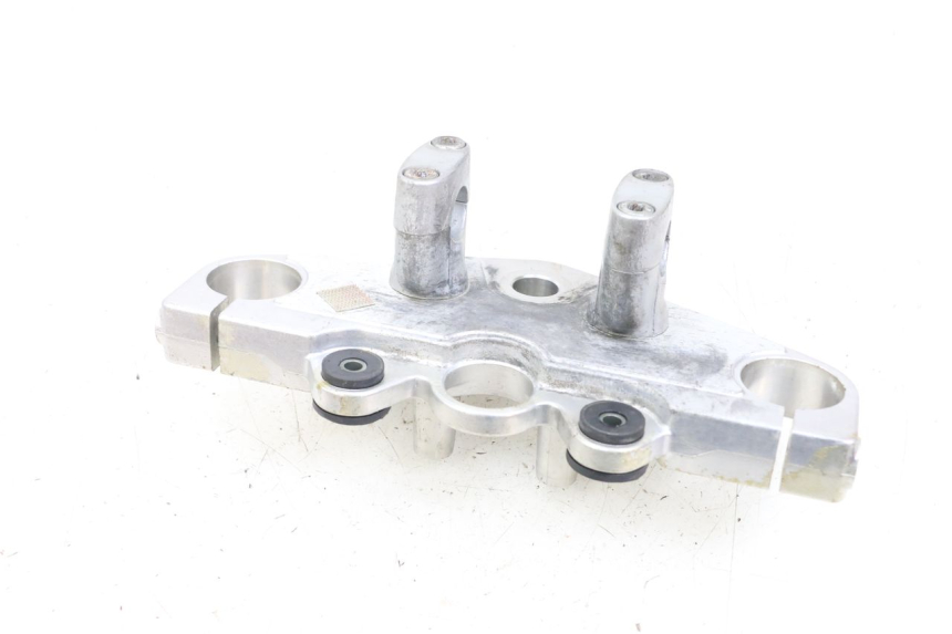 photo de UPPER FORK YOKE SUZUKI GZ MARAUDER 125 (1998 - 2004) - Technical close-up