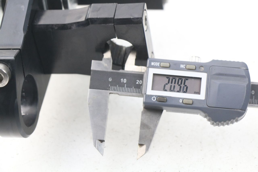 photo de UPPER FORK YOKE YCF LITE F 125 - Zoom on usage condition