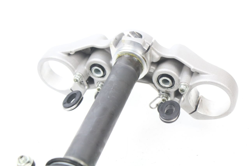 photo de UPPER FORK YOKE DUCATI M796 MONSTER 796 (2010 - 2014) - Fixing points details