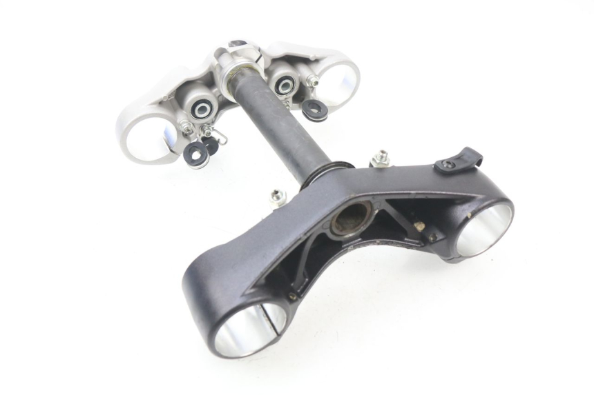 photo de UPPER FORK YOKE DUCATI M796 MONSTER 796 (2010 - 2014) - Surface and material condition