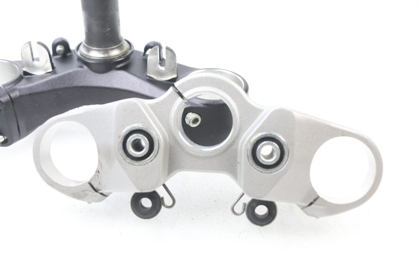 photo de UPPER FORK YOKE DUCATI M796 MONSTER 796 (2010 - 2014) - Markings and original references