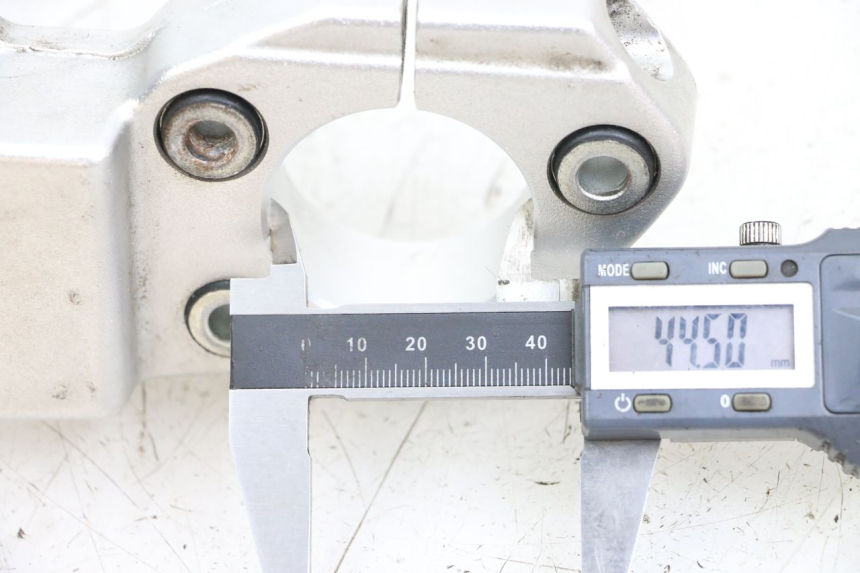 photo de UPPER FORK YOKE MOTO GUZZI NORGE 8V GT 1200 (2011 - 2016) - Component detail