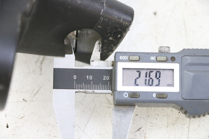 photo de UPPER FORK YOKE HONDA NTV DEAUVILLE 650 (2001 - 2006) - Zoom on usage condition