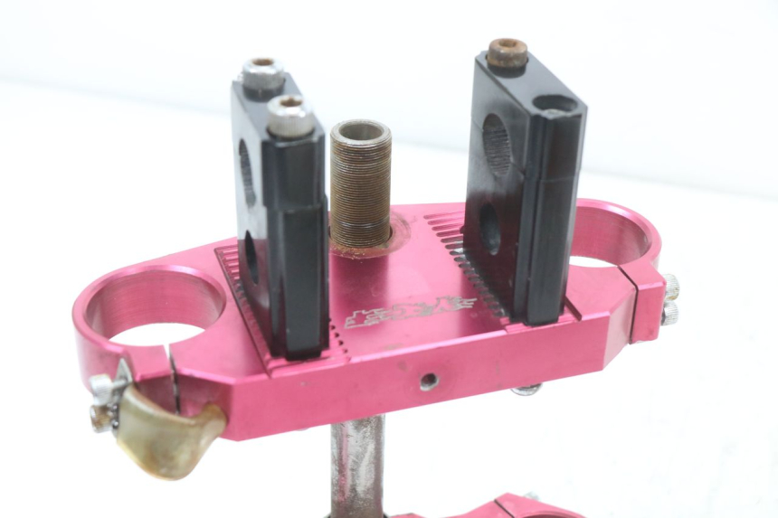 photo de UPPER FORK YOKE YCF PIT BIKE 125 (2010 - 2018) - Zoom on usage condition