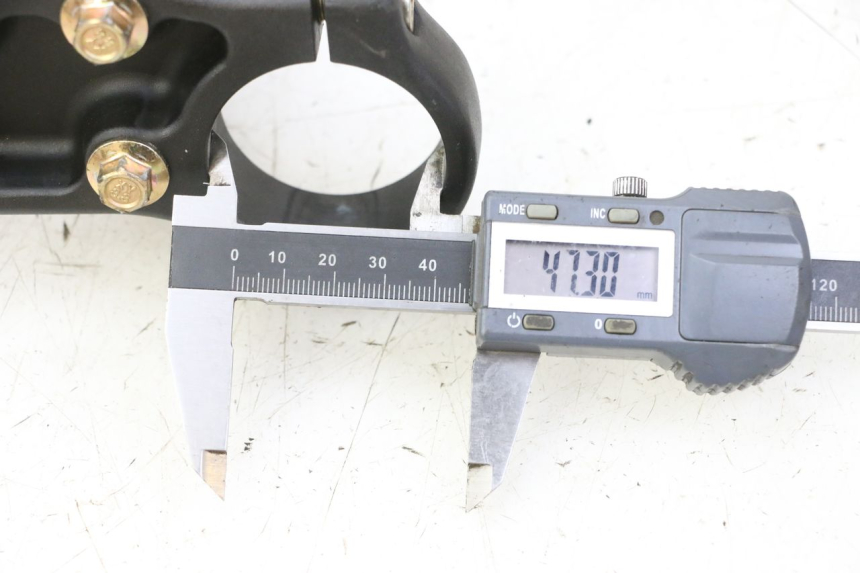 photo de UPPER FORK YOKE APOLLO RFZ 150 - Component detail