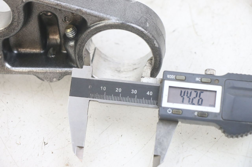 photo de UPPER TRIPLE CLAMP GILERA RK 50 (1996 - 1999) - Alternative perspective