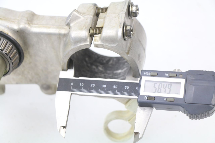 photo de UPPER FORK YOKE SUZUKI RM-Z RMZ 250 (2010 - 2016) - Technical close-up