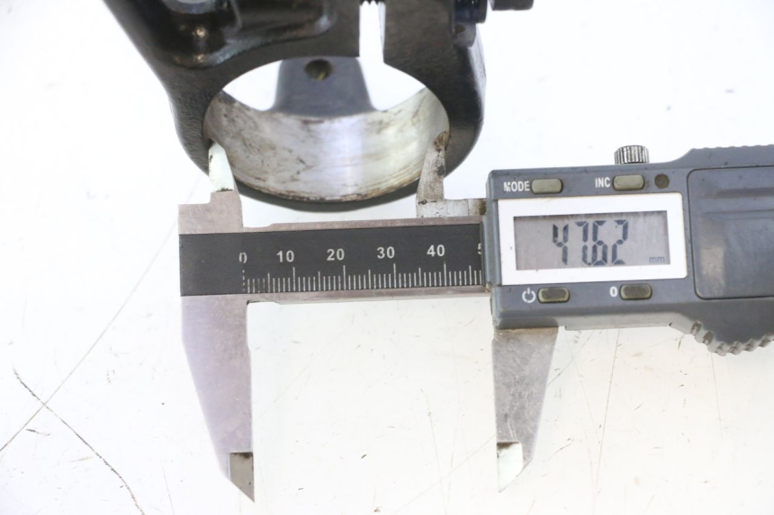 photo de UPPER FORK YOKE HARLEY DAVIDSON ROAD GLIDE FLTRXSE 1920 (2018 - 2022) - Zoom on usage condition