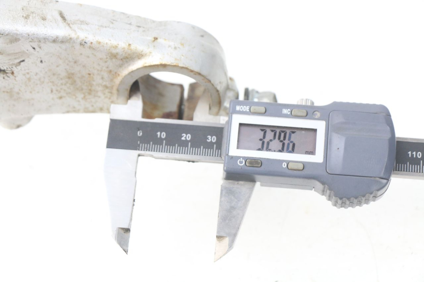 photo de UPPER FORK YOKE SUZUKI RV VAN VAN 125 (2003 - 2008) - Component detail