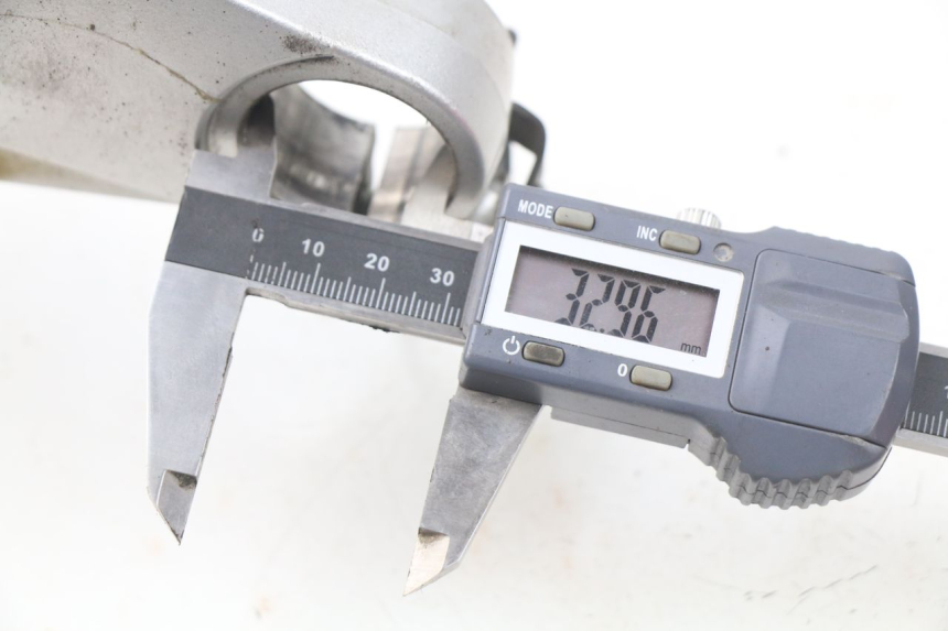 photo de UPPER FORK YOKE SUZUKI RV VAN VAN 125 (2003 - 2008) - Zoom on usage condition