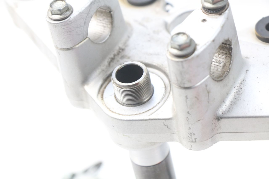 photo de UPPER FORK YOKE SUZUKI RV VAN VAN 125 (2003 - 2008) - Fixing points details