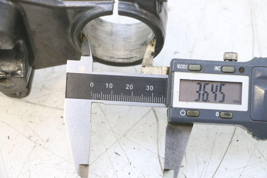 photo de UPPER FORK YOKE DERBI SENDA SM DRD 50 (2008 - 2013) - Fixing points details