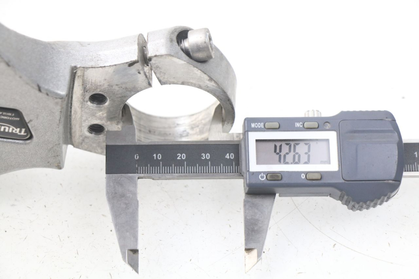 photo de UPPER FORK YOKE TRIUMPH SPRINT ST ABS 1050 (2005 - 2007) - Alternative perspective